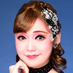真織　ひな